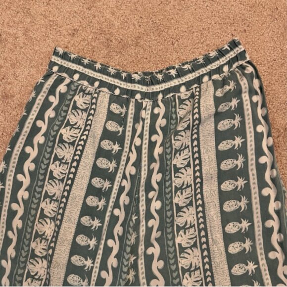 Brand unknown. Sz Medium. Rayon Aloha Hawaiian Pineapple Pants. Elastic. B119 - Picture 2 of 4